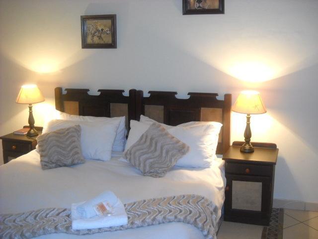 The Beverly Hills Guest Lodge Phalaborwa Rum bild