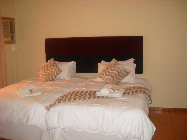 The Beverly Hills Guest Lodge Phalaborwa Rum bild